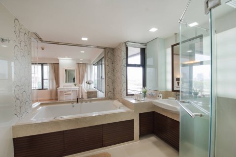 Condo in Bangkok, Thailand, 4 bedrooms  № 181124 - photo 10
