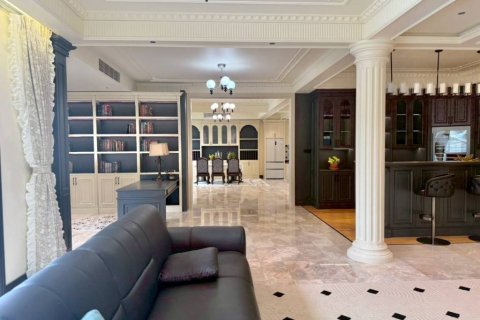 Villa in Pattaya, Thailand 5 bedrooms № 172717 - photo 7