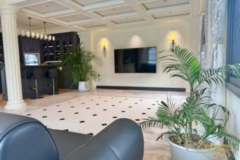 Villa in Pattaya, Thailand 5 bedrooms № 172717 - photo 2