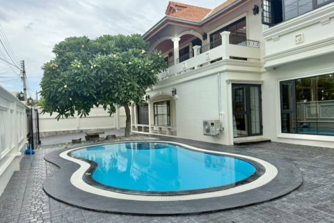 Villa in Pattaya, Thailand 5 bedrooms № 172717