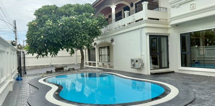 Villa in Pattaya, Thailand 5 bedrooms № 172717