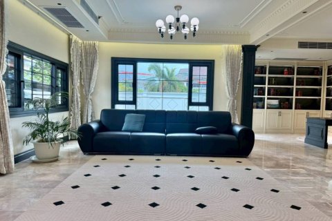 Villa in Pattaya, Thailand 5 bedrooms № 172717 - photo 5