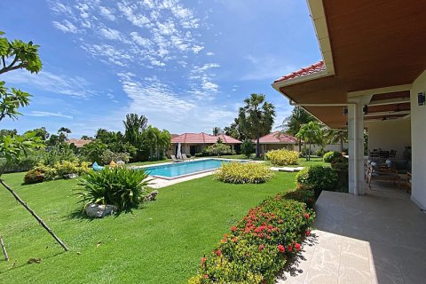 House in Hua Hin, Thailand 5 bedrooms № 168105 - photo 2