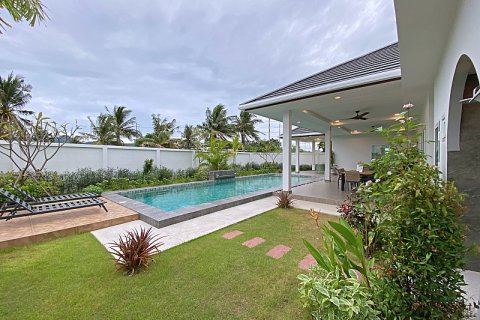 House in Hua Hin, Thailand 3 bedrooms № 168106 - photo 2