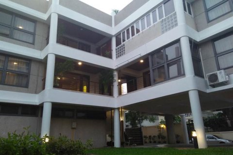 Maison à Bangkok, Thaïlande 5 chambres № 143944 - photo 1
