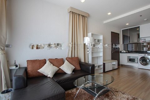 Кондоминиум с 1 спальней в Пхракханонге, Бангкок, Таиланд № 143945 - фото 1