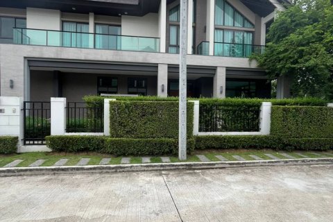 House in Bangkok, Thailand 4 bedrooms № 134668 - photo 2