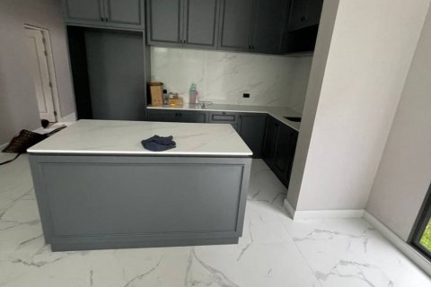 House in Bangkok, Thailand 4 bedrooms № 134668 - photo 6