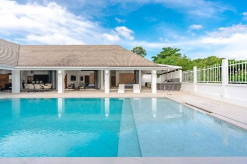 Villa in Rawai, Thailand 4 bedrooms № 134665 - photo 1