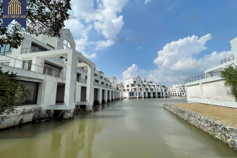 Land in Bang Pakong, Thailand 230000 sq.m. № 156657 - photo 17