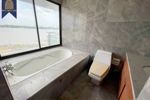 Land in Bang Pakong, Thailand 230000 sq.m. № 156657 - photo 7