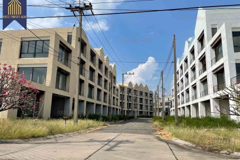 Land in Bang Pakong, Thailand 230000 sq.m. № 156657 - photo 15