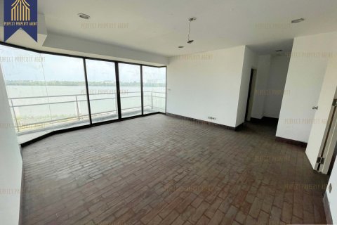 Land in Bang Pakong, Thailand 230000 sq.m. № 156657 - photo 6