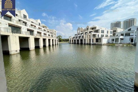 Land in Bang Pakong, Thailand 230000 sq.m. № 156657 - photo 18