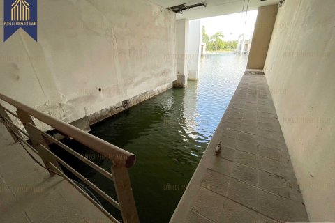 Land in Bang Pakong, Thailand 230000 sq.m. № 156657 - photo 19