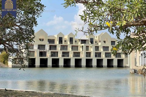 Land in Bang Pakong, Thailand 230000 sq.m. № 156657 - photo 11