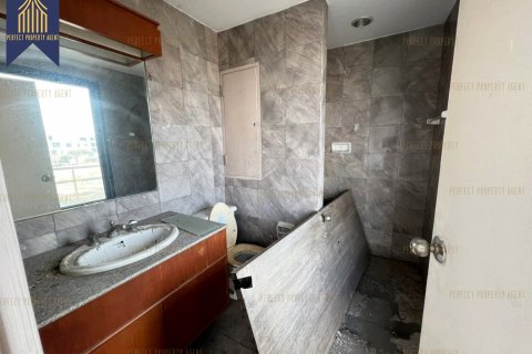 Land in Bang Pakong, Thailand 230000 sq.m. № 156657 - photo 8