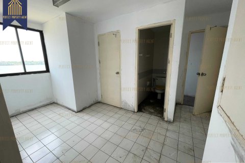 Land in Bang Pakong, Thailand 230000 sq.m. № 156657 - photo 5