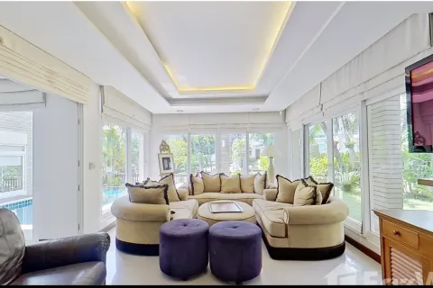 Villa in Pattaya, Thailand 3 bedrooms № 161573 - photo 2