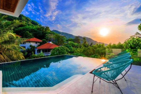 Villa in Karon, Thailand 5 bedrooms № 150457 - photo 1