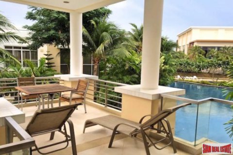 Apartment in Cha-am, Thailand 2 bedrooms № 194195 - photo 1