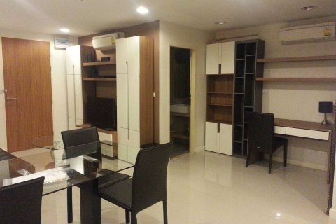 Condo in Bangkok, Thailand, 2 bedrooms  № 157614 - photo 3