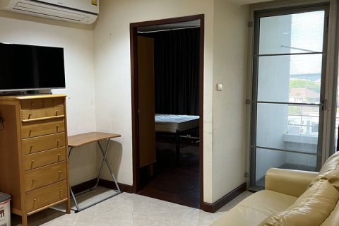 Condo in Bangkok, Thailand, 2 bedrooms  № 157610 - photo 5