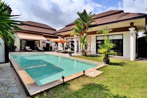 House in Pattaya, Thailand 4 bedrooms № 198730
