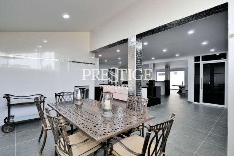 House in Pattaya, Thailand 6 bedrooms № 198727 - photo 7