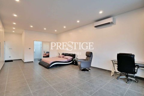 House in Pattaya, Thailand 6 bedrooms № 198727 - photo 18