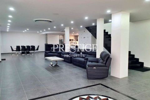 House in Pattaya, Thailand 6 bedrooms № 198727 - photo 3