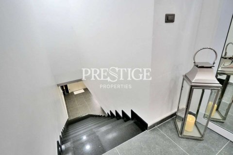 House in Pattaya, Thailand 6 bedrooms № 198727 - photo 16