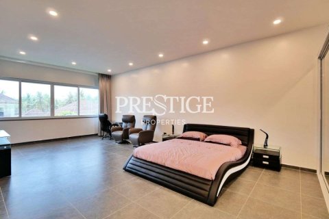 House in Pattaya, Thailand 6 bedrooms № 198727 - photo 22