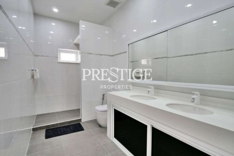 House in Pattaya, Thailand 6 bedrooms № 198727 - photo 24
