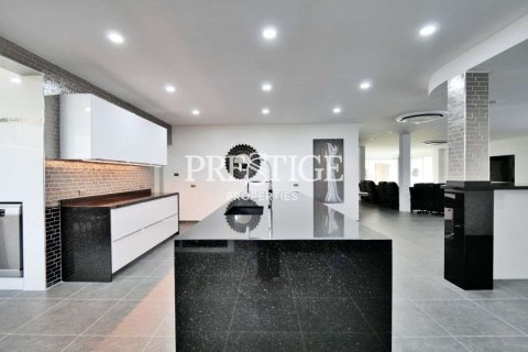 House in Pattaya, Thailand 6 bedrooms № 198727 - photo 9