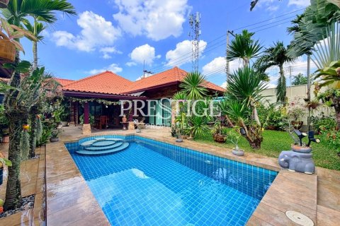 House in Pattaya, Thailand 3 bedrooms № 197790