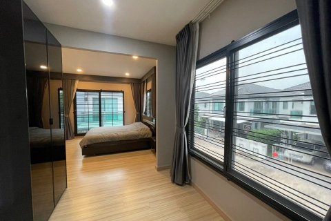 Maison à Nonthaburi, Thaïlande 3 chambres № 167261