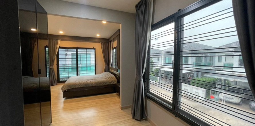 Maison à Nonthaburi, Thaïlande 3 chambres № 167261