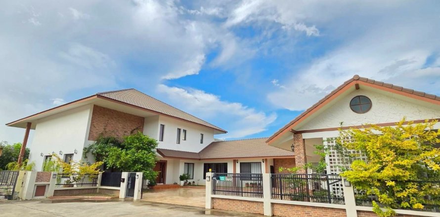 Дом в Пхитсанулоке, Таиланд с 4 спальнями № 169116