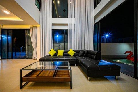 Villa in Bang Lamung, Thailand 6 bedrooms № 119446 - photo 3
