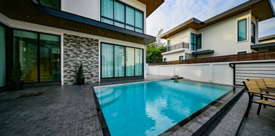 Villa in Bang Lamung, Thailand 6 bedrooms № 119446