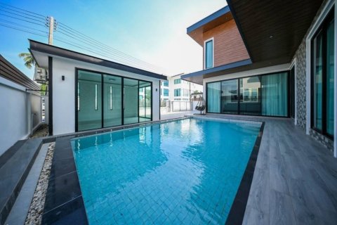 Villa in Bang Lamung, Thailand 6 bedrooms № 119446 - photo 2