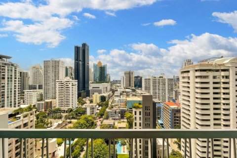 Condo in Bangkok, Thailand, 2 bedrooms  № 119450 - photo 6