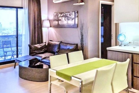 Condo in Bangkok, Thailand, 2 bedrooms  № 119448 - photo 2