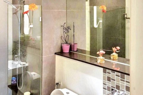 Condo in Bangkok, Thailand, 2 bedrooms  № 119448 - photo 8