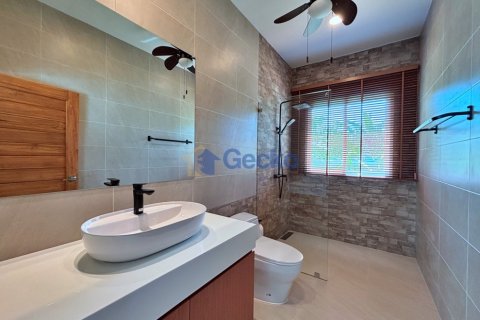 Casa de 3 dormitorios en Pattaya, Tailandia № 209359 - foto 10