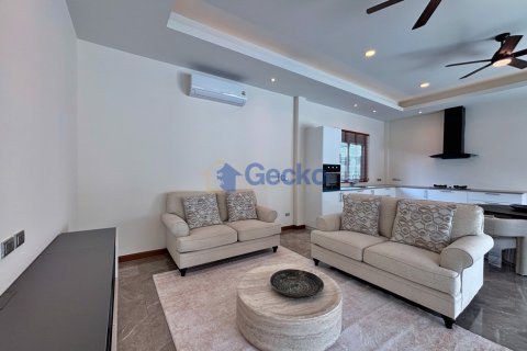 Casa de 3 dormitorios en Pattaya, Tailandia № 209359 - foto 4