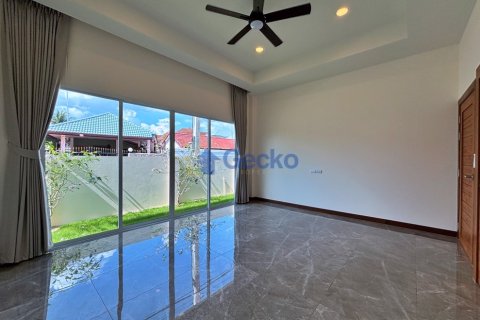Casa de 3 dormitorios en Pattaya, Tailandia № 209359 - foto 13