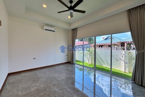 Casa de 3 dormitorios en Pattaya, Tailandia № 209359 - foto 11