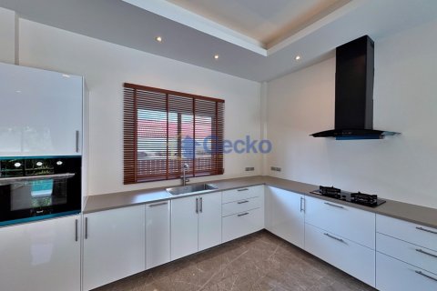 Casa de 3 dormitorios en Pattaya, Tailandia № 209359 - foto 8